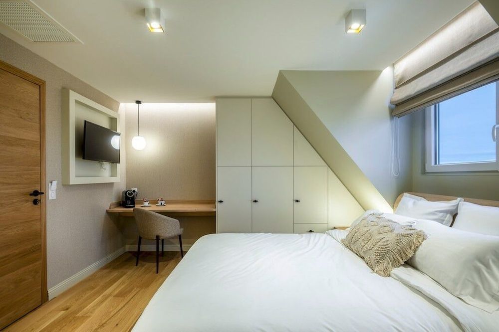 Suite, Sea View