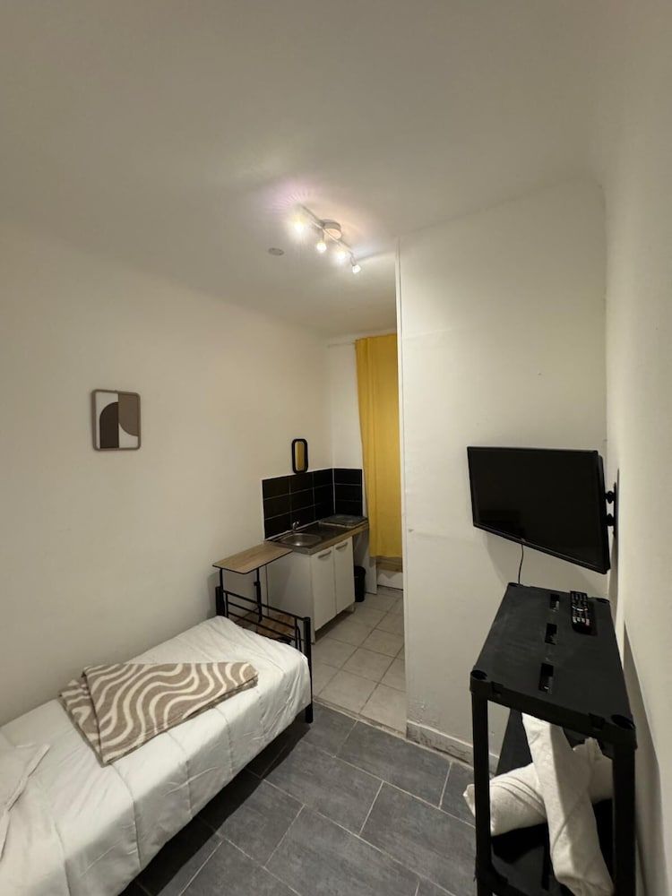 Comfort Room, City View