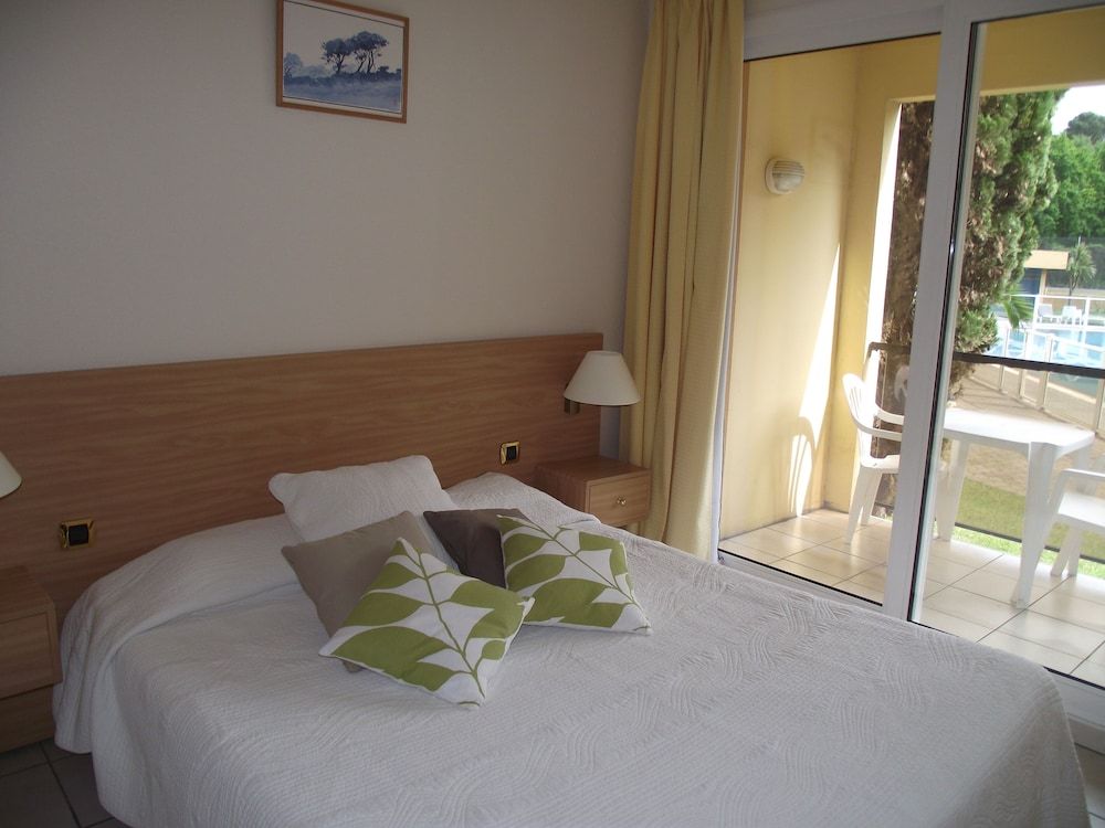 hotel residence Anglet Biarritz Parme Standard Studio, Balcony, Pool View 2