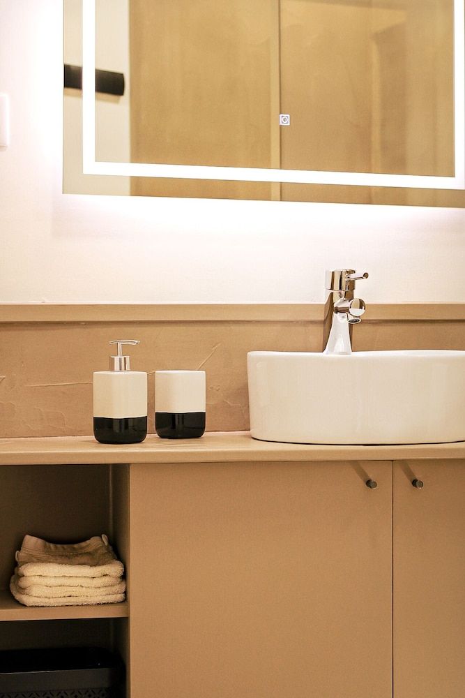 La Maison V.H., Appartements d'Hôtes Junior Apartment, Patio, Garden View 11