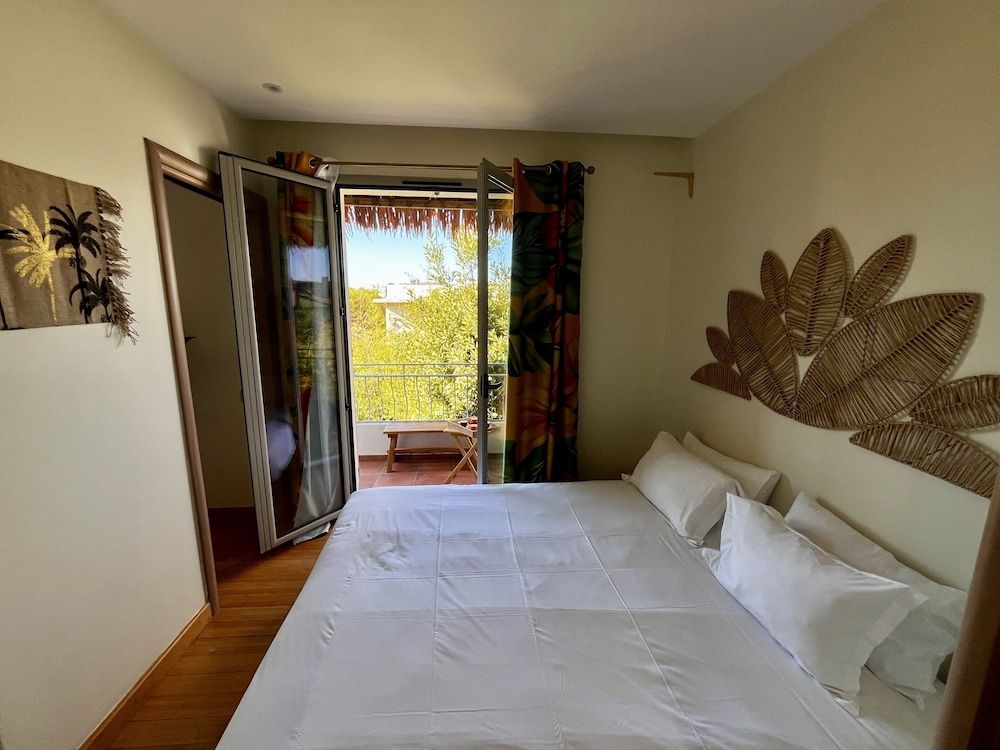 Faré de La Vahiné 3 Pièces Mandara Beach Apartment, Garden View 8