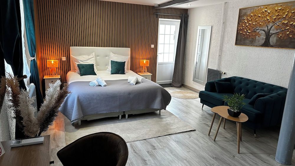 Logis Hôtel Blue Garden Studio, Balcony, Courtyard View 4