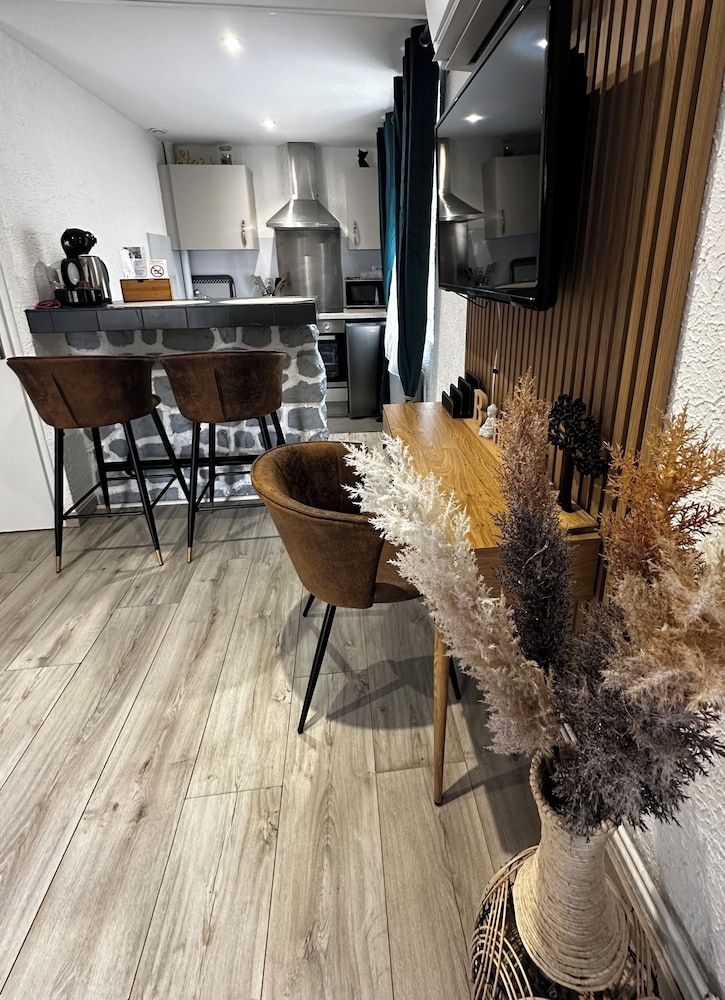 Logis Hôtel Blue Garden Studio, Balcony, Courtyard View 10