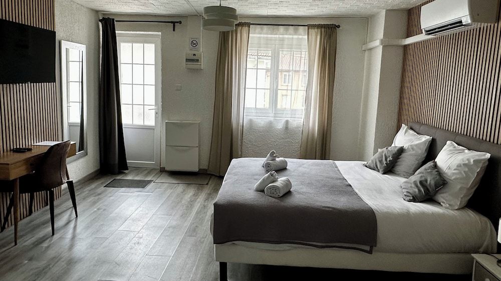 Logis Hôtel Blue Garden Studio, Balcony, Courtyard View