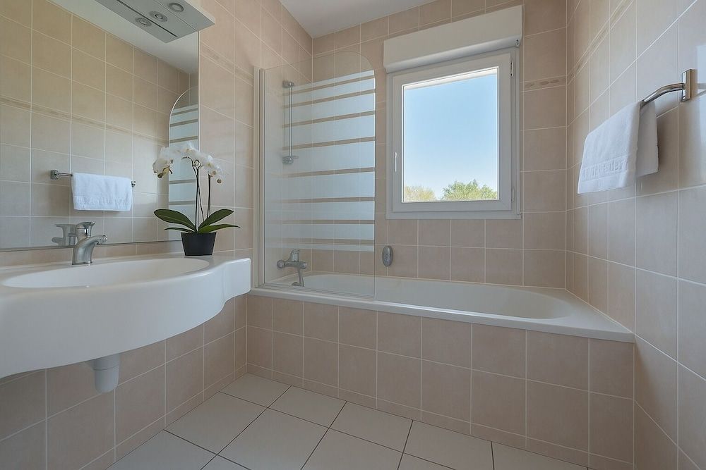 Logis Hôtel Blue Garden Superior Double Room, Balcony, Pool View 3