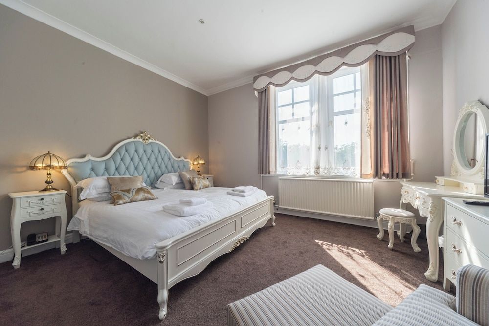 Tinto Hotel Executive Room 2