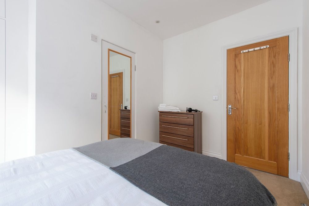 Gunnersbury Avenue Apartment 4