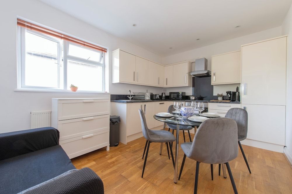 Gunnersbury Avenue Apartment 13