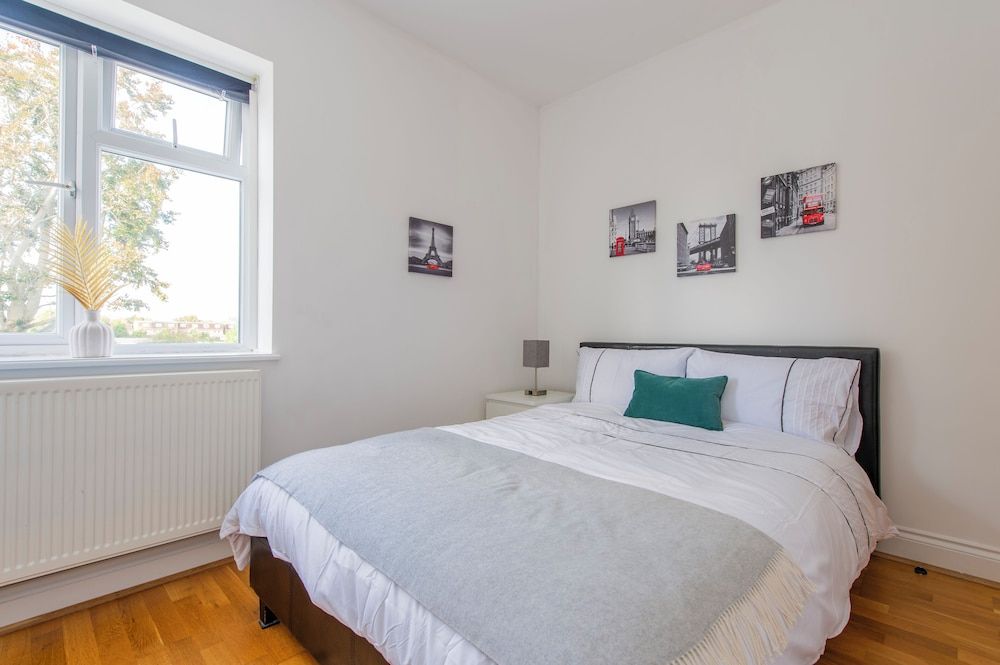 Gunnersbury Avenue Apartment 8