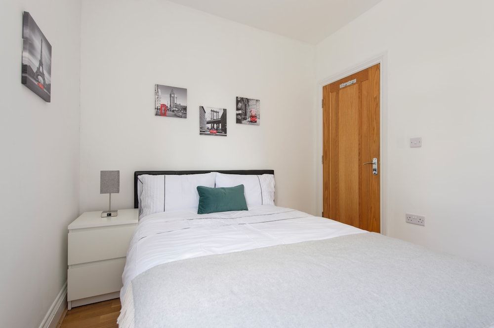 Gunnersbury Avenue Apartment 11