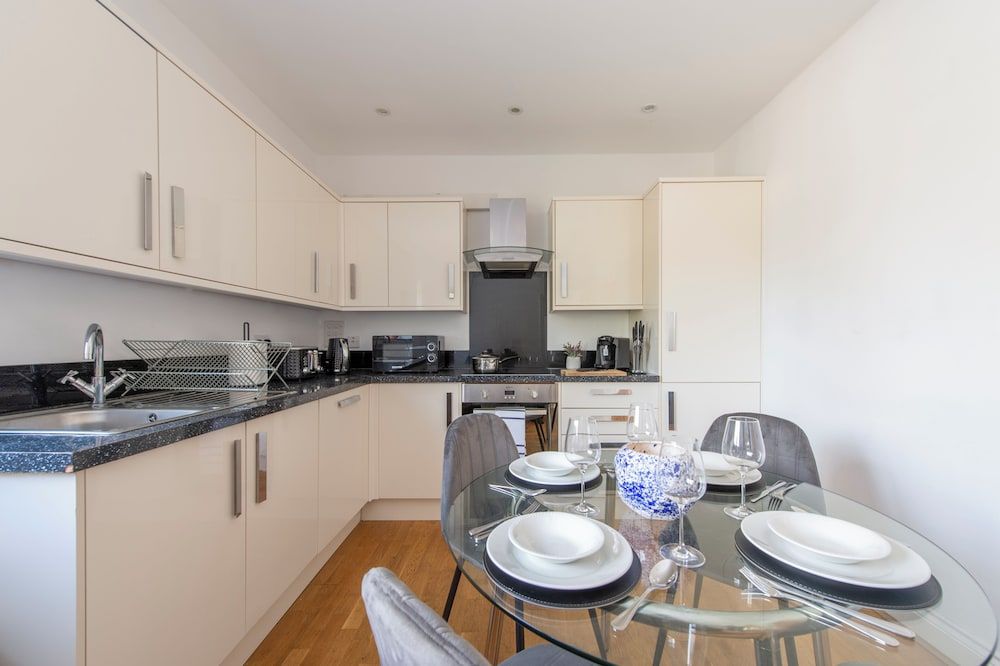 Gunnersbury Avenue Apartment 14