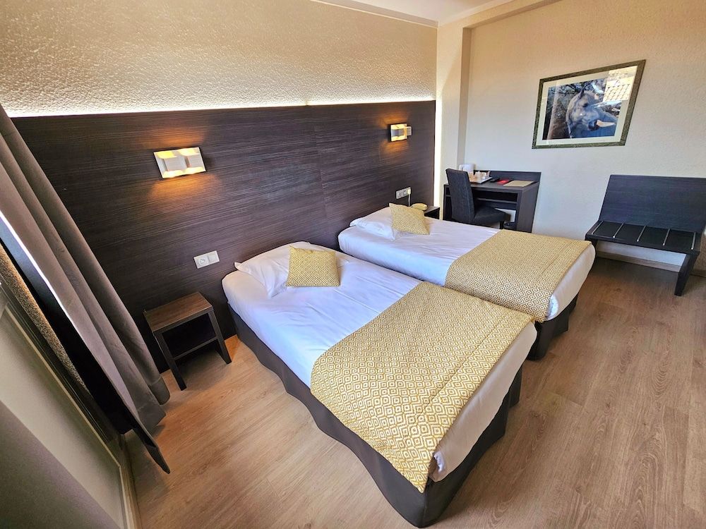 Standard Twin Room