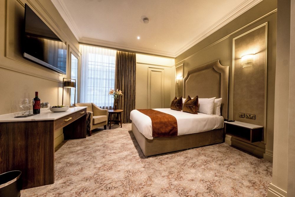 Walled City Hotel Deluxe Double Room 4