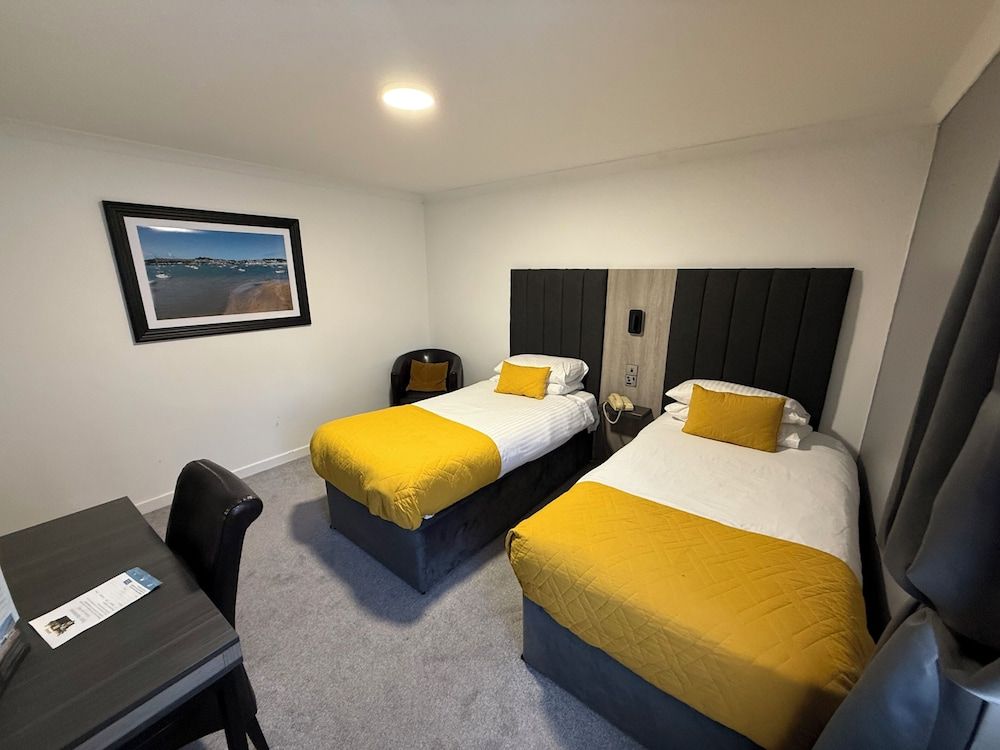 Durrant House Hotel Standard Twin Room 8