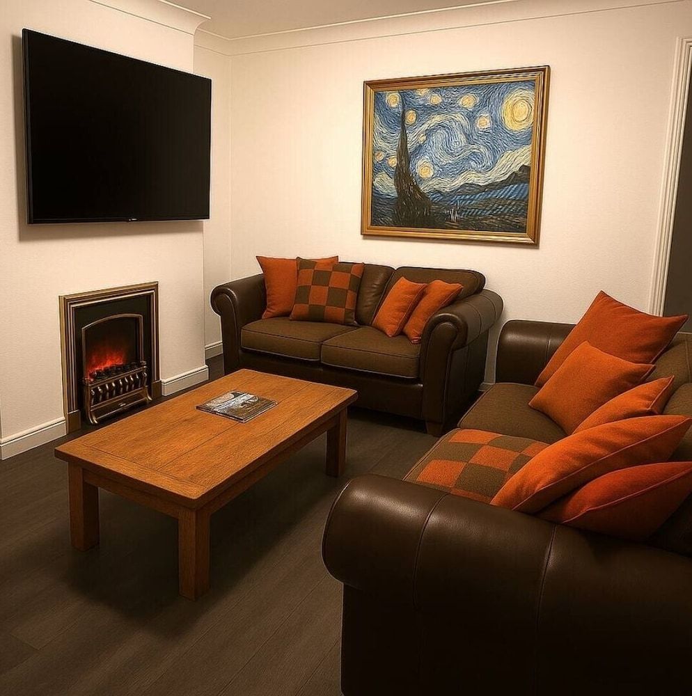 Park Road Retreat House, 3 Bedrooms, Kitchen 2