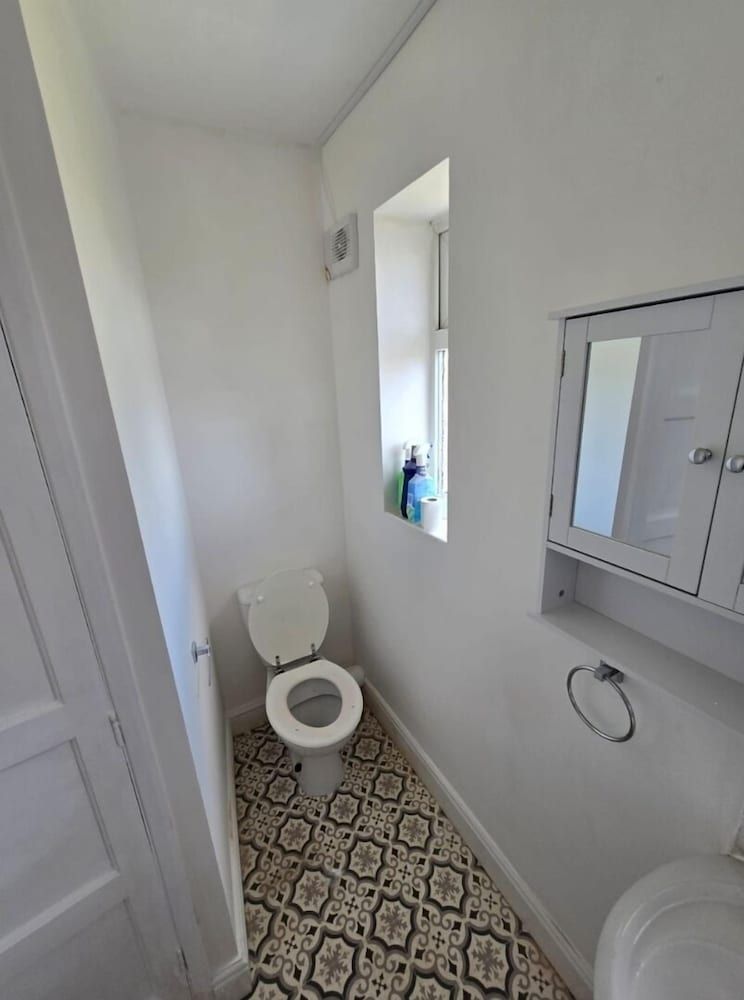 Park Road Retreat House, 3 Bedrooms, Kitchen 7