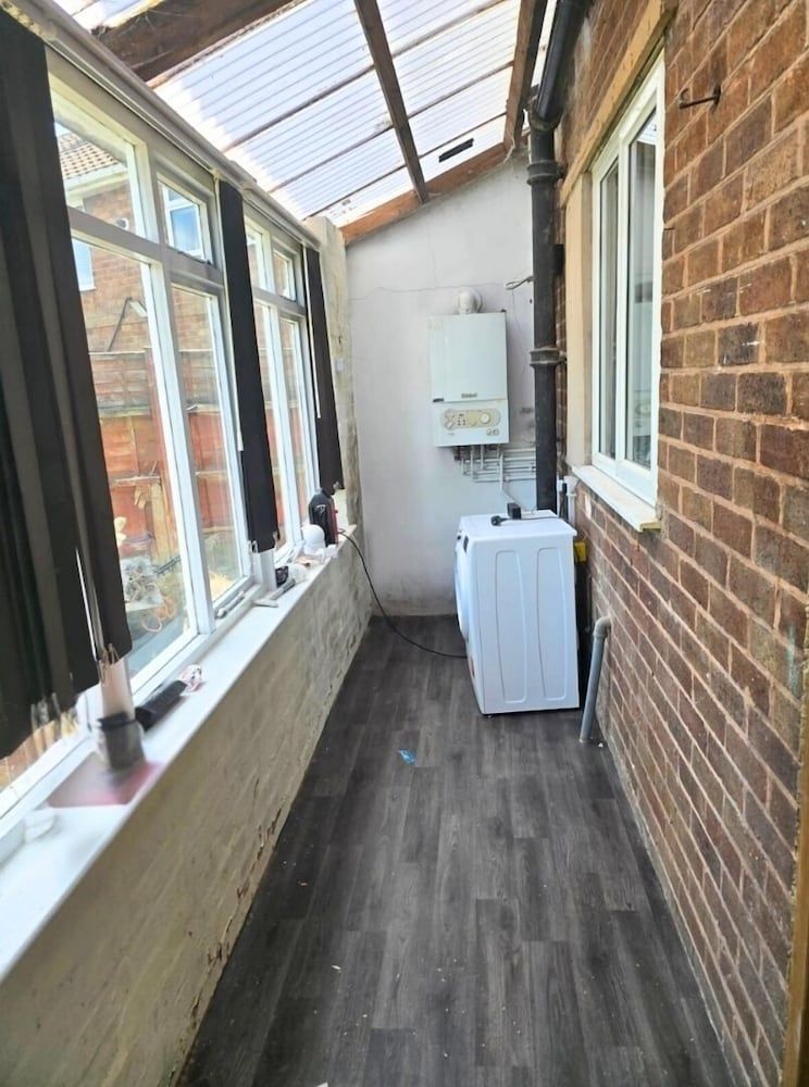 Park Road Retreat House, 3 Bedrooms, Kitchen 6