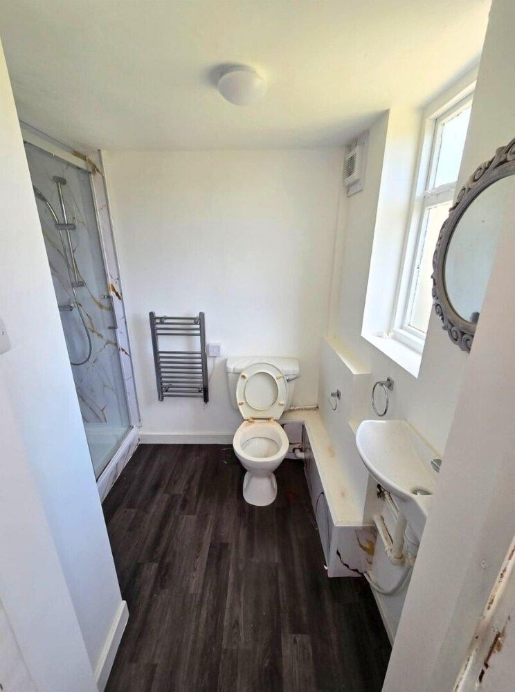 Park Road Retreat House, 3 Bedrooms, Kitchen 9