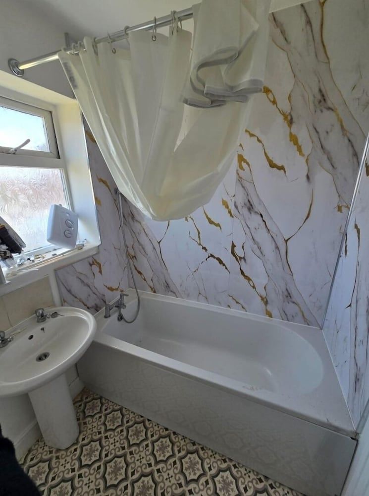 Park Road Retreat House, 3 Bedrooms, Kitchen 8