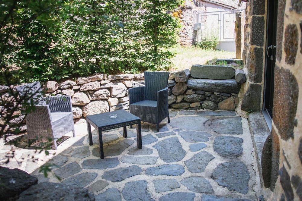 Aux Caprices d'Aubrac Double Room, Patio 4
