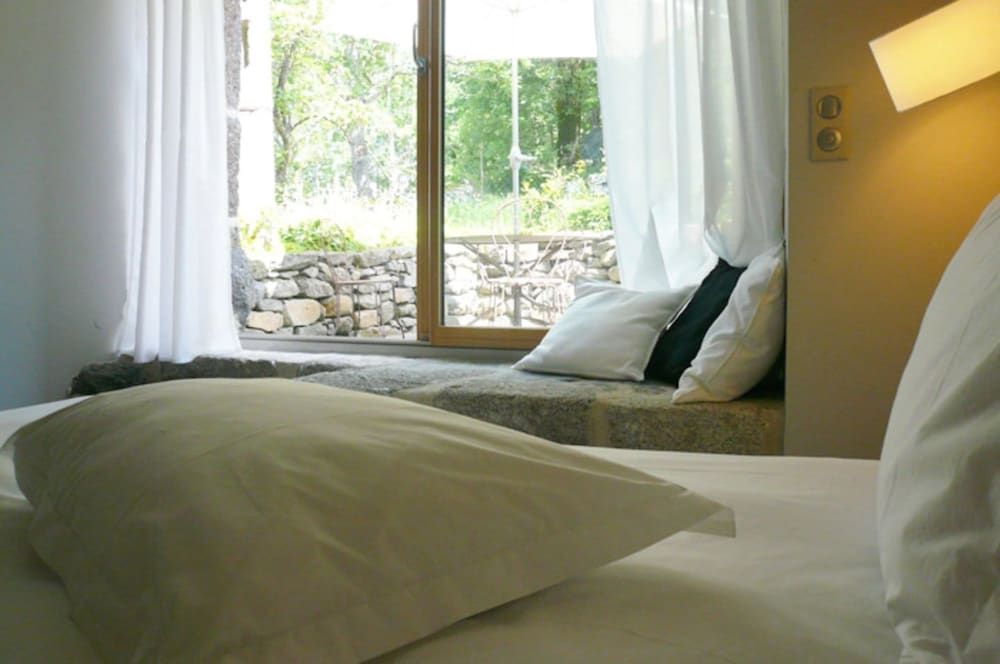 Aux Caprices d'Aubrac Double Room, Patio 2