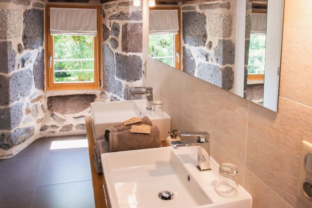 Aux Caprices d'Aubrac Classic Triple Room, Balcony 6