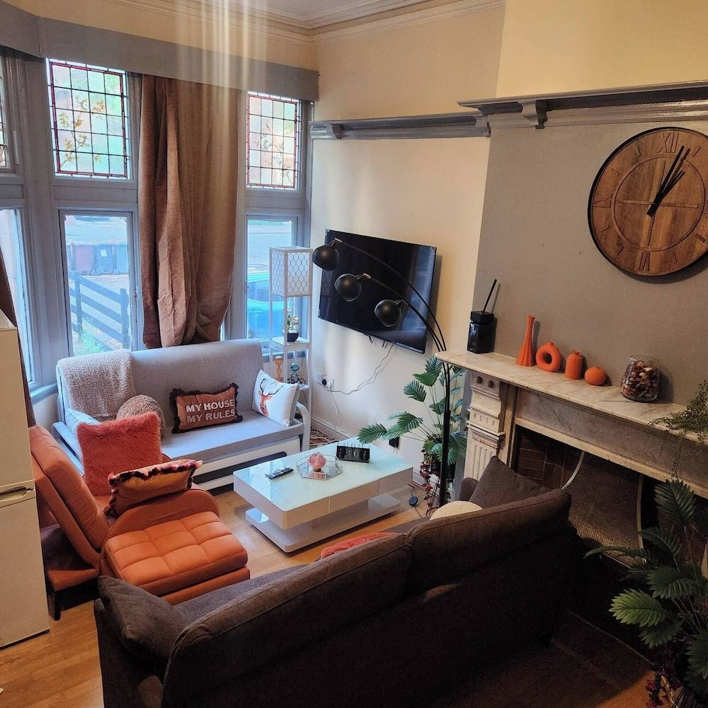 Charming Victorian Apartment in Central Wolverhampton Apartment, 1 Bedroom 25