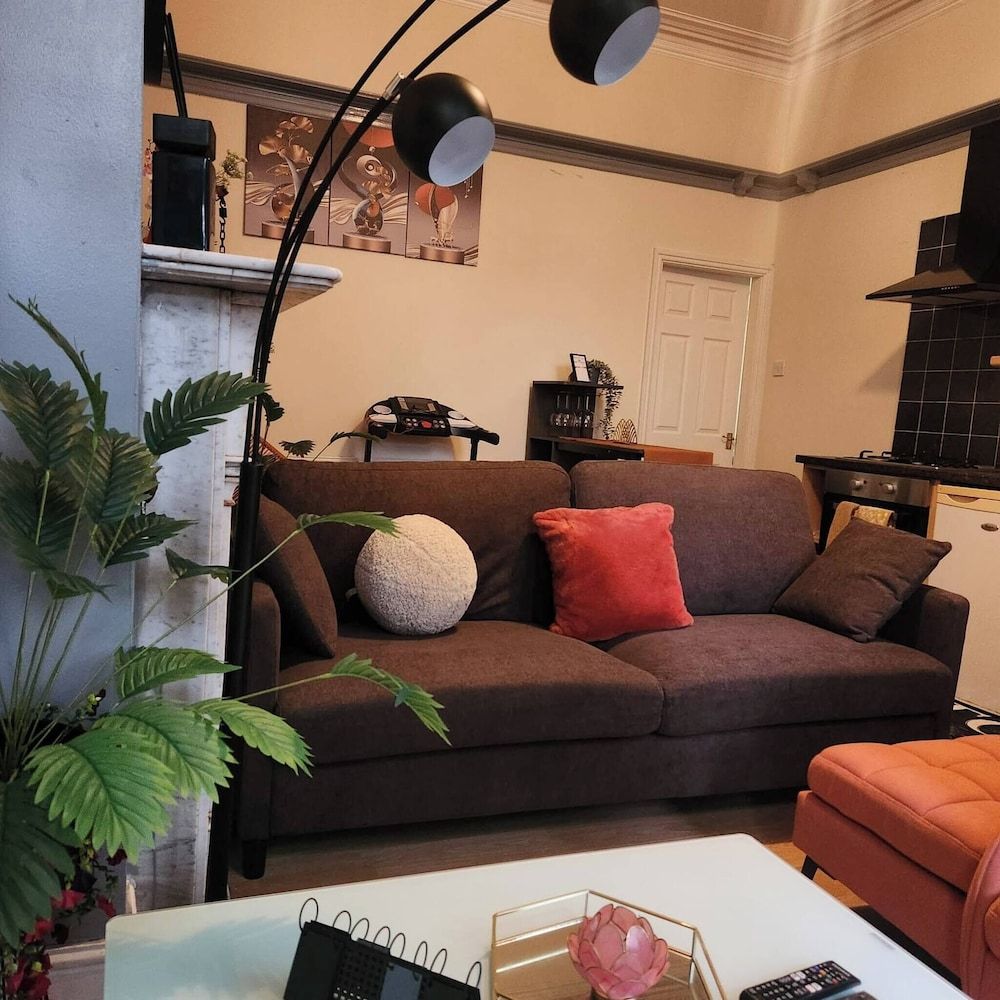 Charming Victorian Apartment in Central Wolverhampton Apartment, 1 Bedroom 13