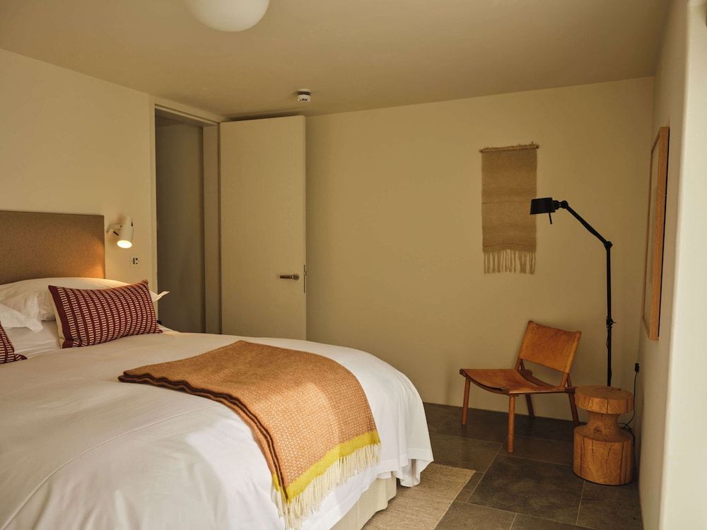 Fowlescombe Farm Luxury Apartment, Patio, Valley View 2