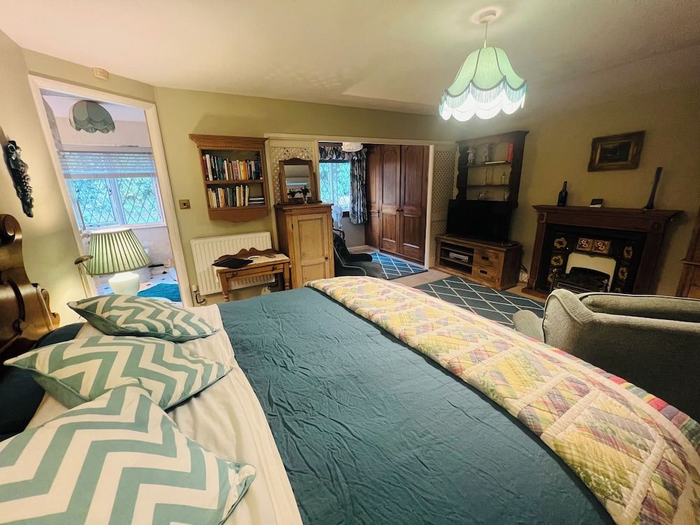 Double Room, Ensuite (Pine Room)