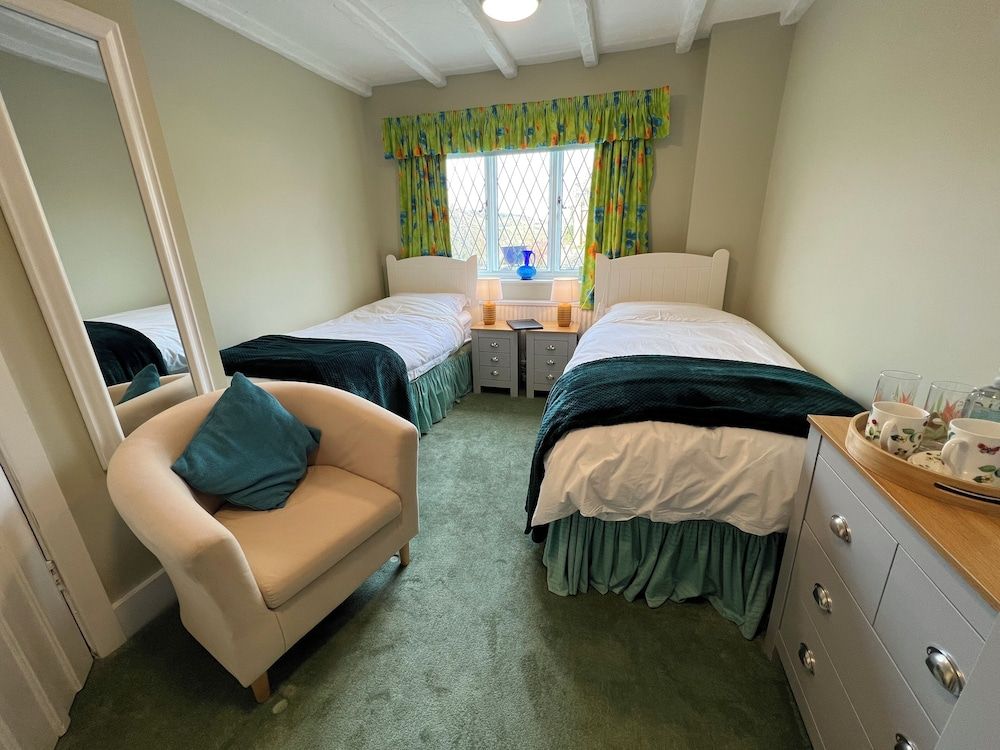 Twin Room, Ensuite (Green Room)