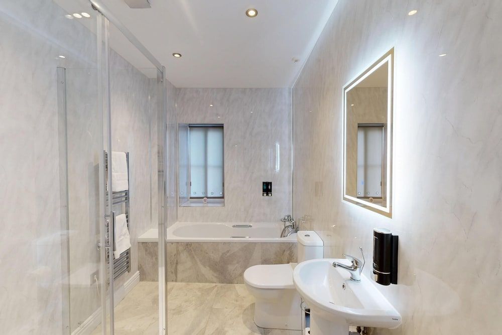 High Tor Hotel Family Room, Mountain View 11