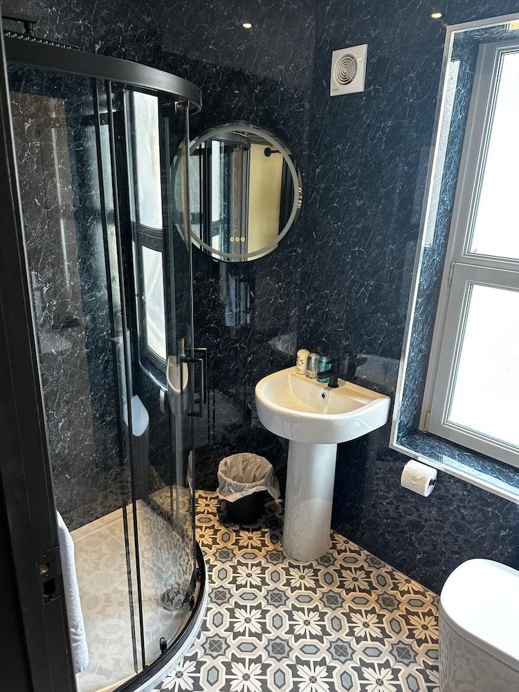 The Goodrington Sands- Apart Hotel Deluxe Double Room 4