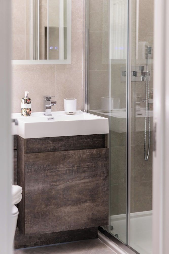 Pencelli Hotel Double Room, 1 King Bed, Non Smoking, Mountain View 4