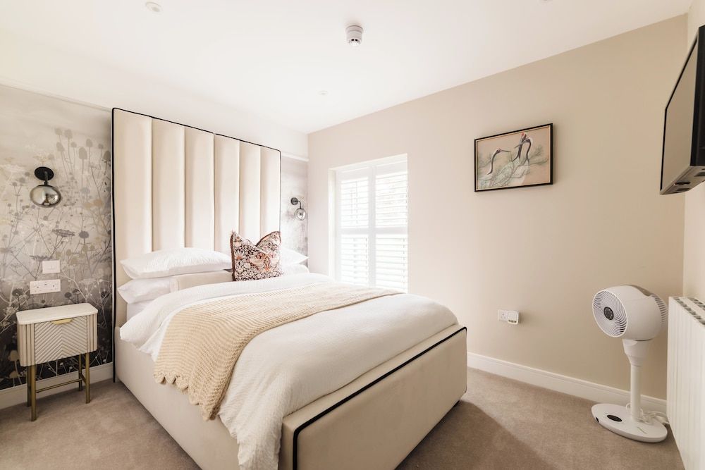 Pencelli Hotel Double Room, 1 King Bed, Non Smoking, Mountain View 3