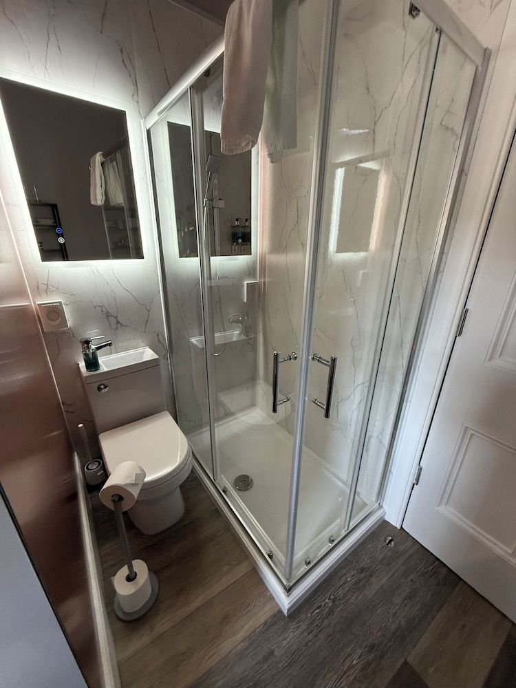 Linen Bank Single Room (Compact Living) 6