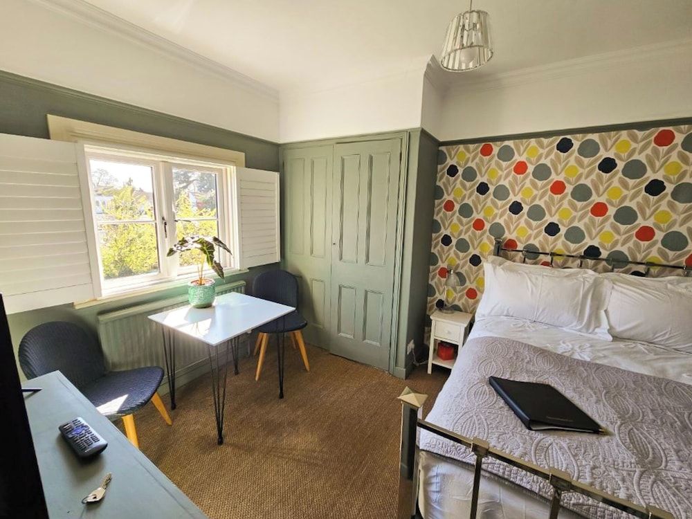 The Lodge Stanwell Superior Double Room, Garden View 7