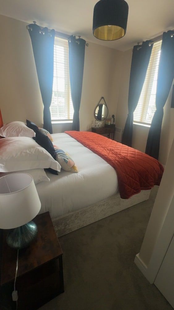 The Courtyard Bar, Kitchen & Rooms