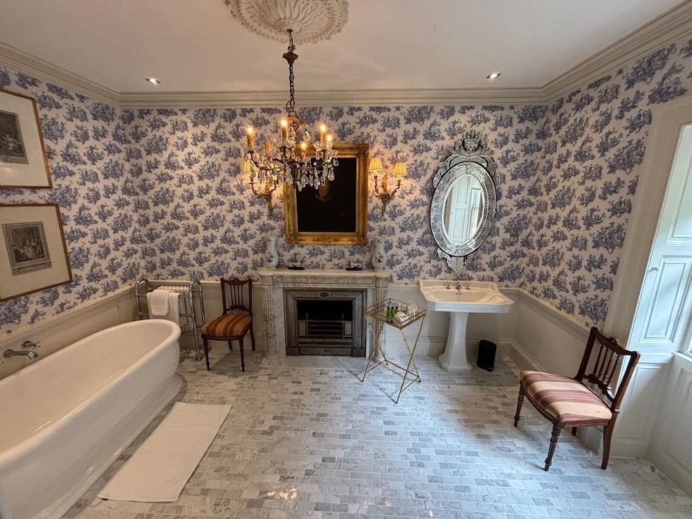 Park Hall Manor Superior Suite, Ensuite, Lake View (Full Bath) 13