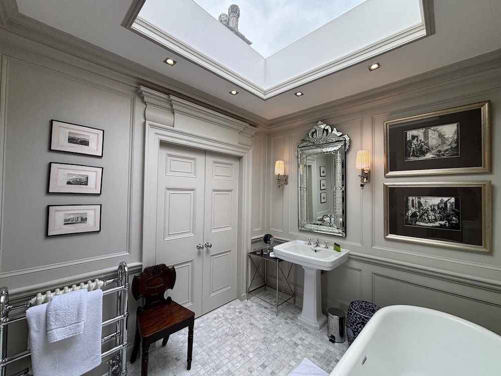 Park Hall Manor Luxury Suite, Ensuite, Lake View (Two Full Bath) 20