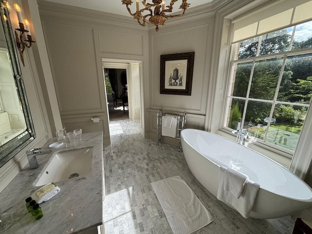 Park Hall Manor Luxury Suite, Ensuite, Lake View (Two Full Bath) 17