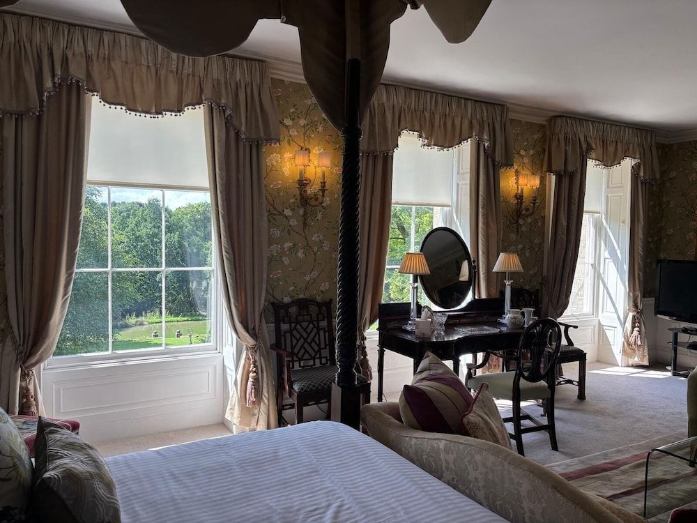 Park Hall Manor Superior Suite, Ensuite, Lake View (Full Bath) 12