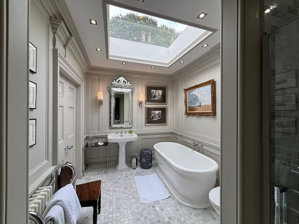 Park Hall Manor Luxury Suite, Ensuite, Lake View (Two Full Bath) 18