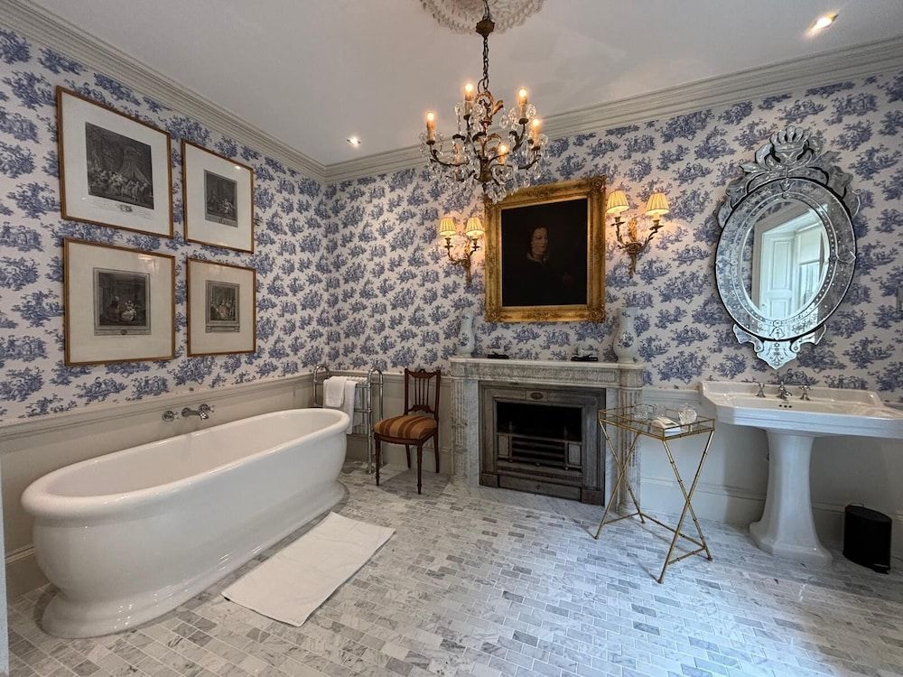 Park Hall Manor Superior Suite, Ensuite, Lake View (Full Bath) 17