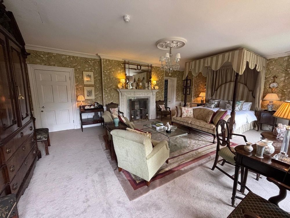 Park Hall Manor Superior Suite, Ensuite, Lake View (Full Bath) 3