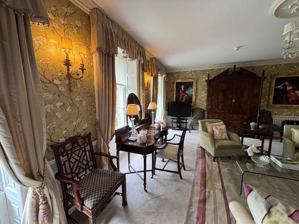 Park Hall Manor Superior Suite, Ensuite, Lake View (Full Bath) 6