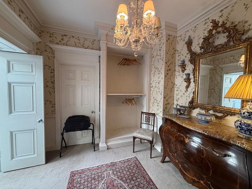 Park Hall Manor Luxury Suite, Ensuite, Lake View (Two Full Bath) 13