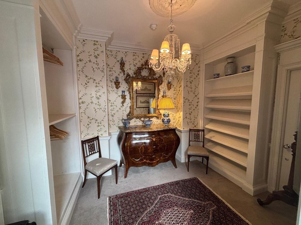 Park Hall Manor Luxury Suite, Ensuite, Lake View (Two Full Bath) 11