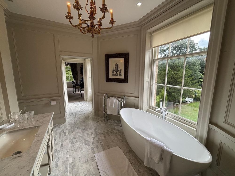 Park Hall Manor Luxury Suite, Ensuite, Lake View (Two Full Bath) 29