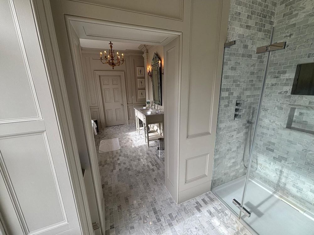 Park Hall Manor Luxury Suite, Ensuite, Lake View (Two Full Bath) 35